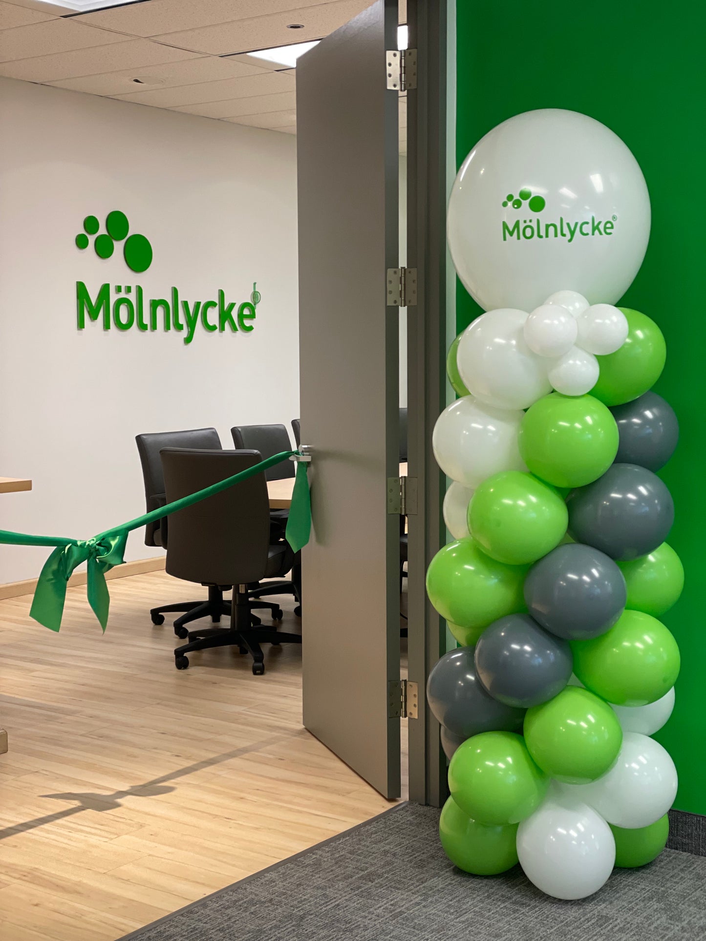 corporate tower balloon for Molnycke