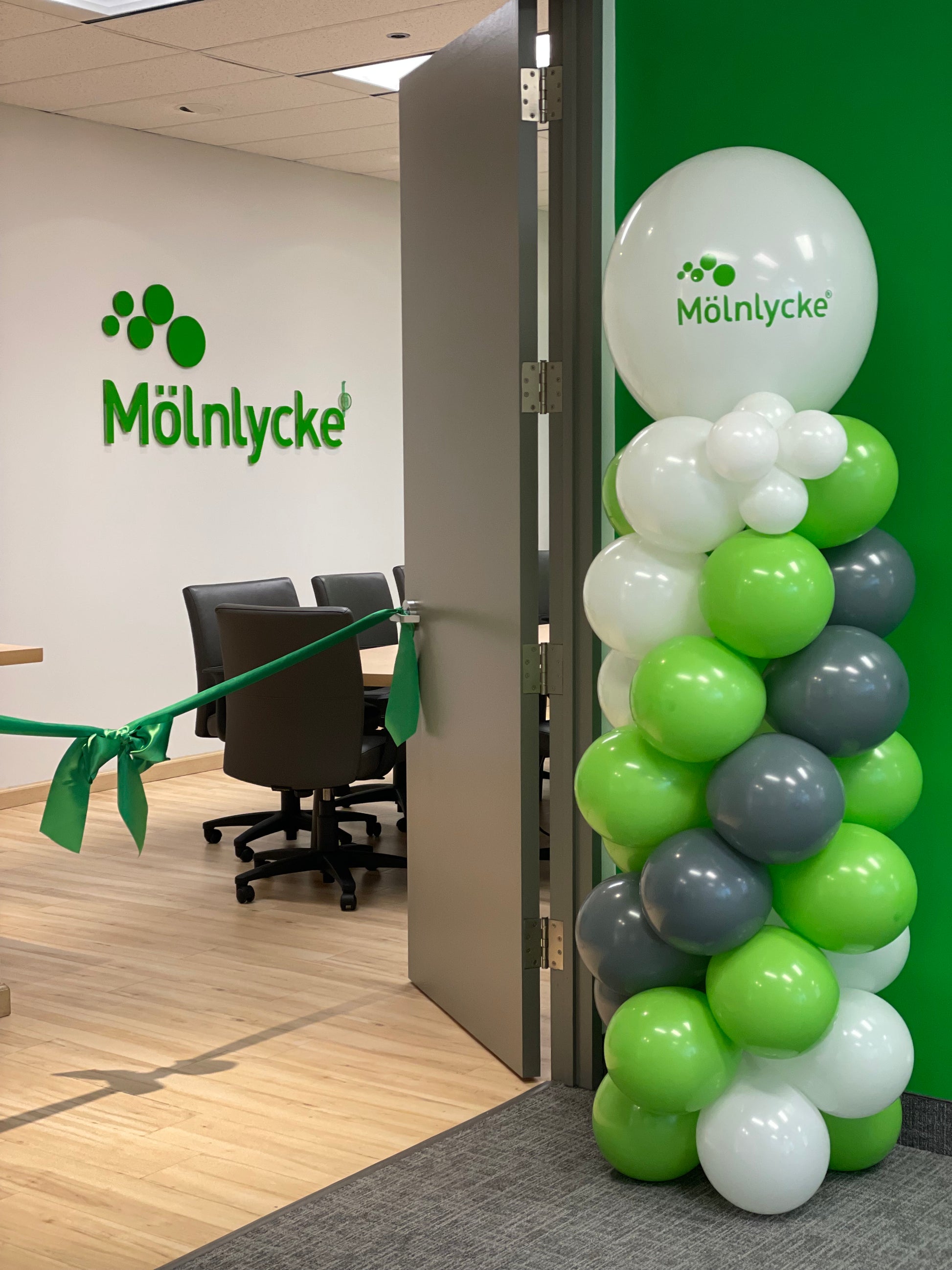 corporate tower balloon for Molnycke